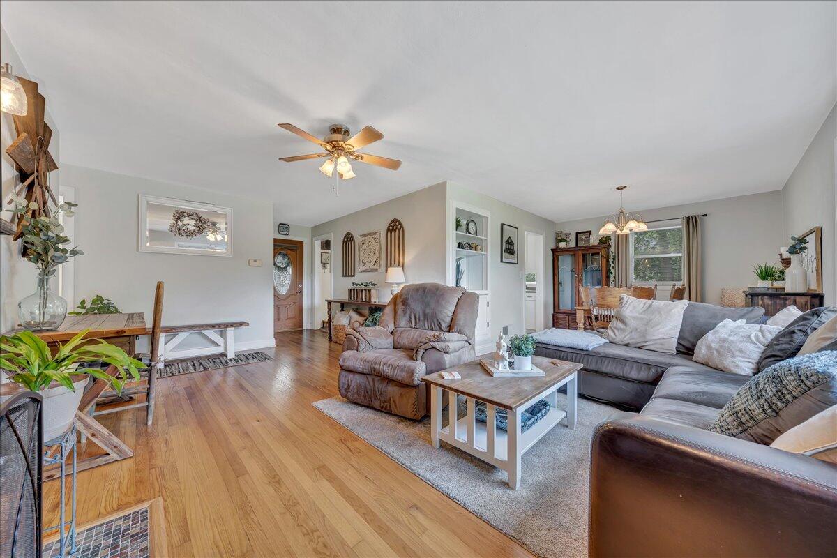 4705 Hazelridge Road Northwest Roanoke, VA 24012 - Photo 7 of 31 07-DSC03650