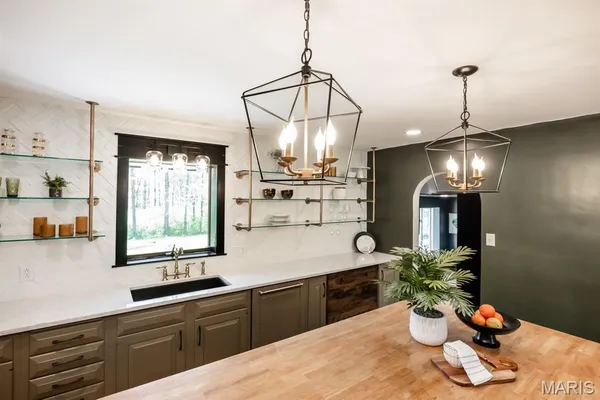 $849,950 | 10 Phillips Lane, Shiloh, IL 62221