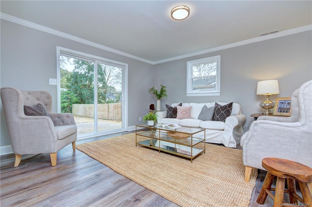 3908 Farmview Road Charlotte, NC 28205 - Photo 20 of 25 a living room with furniture and a large window