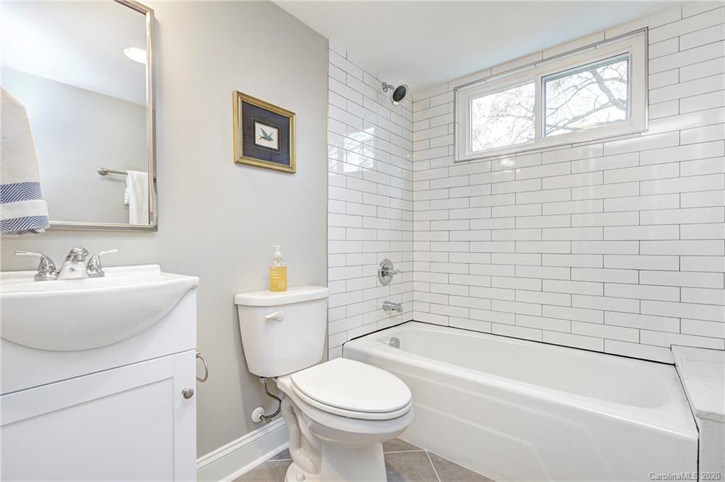 3908 Farmview Road Charlotte, NC 28205 - Photo 22 of 25 a bathroom with a sink toilet and bathtub