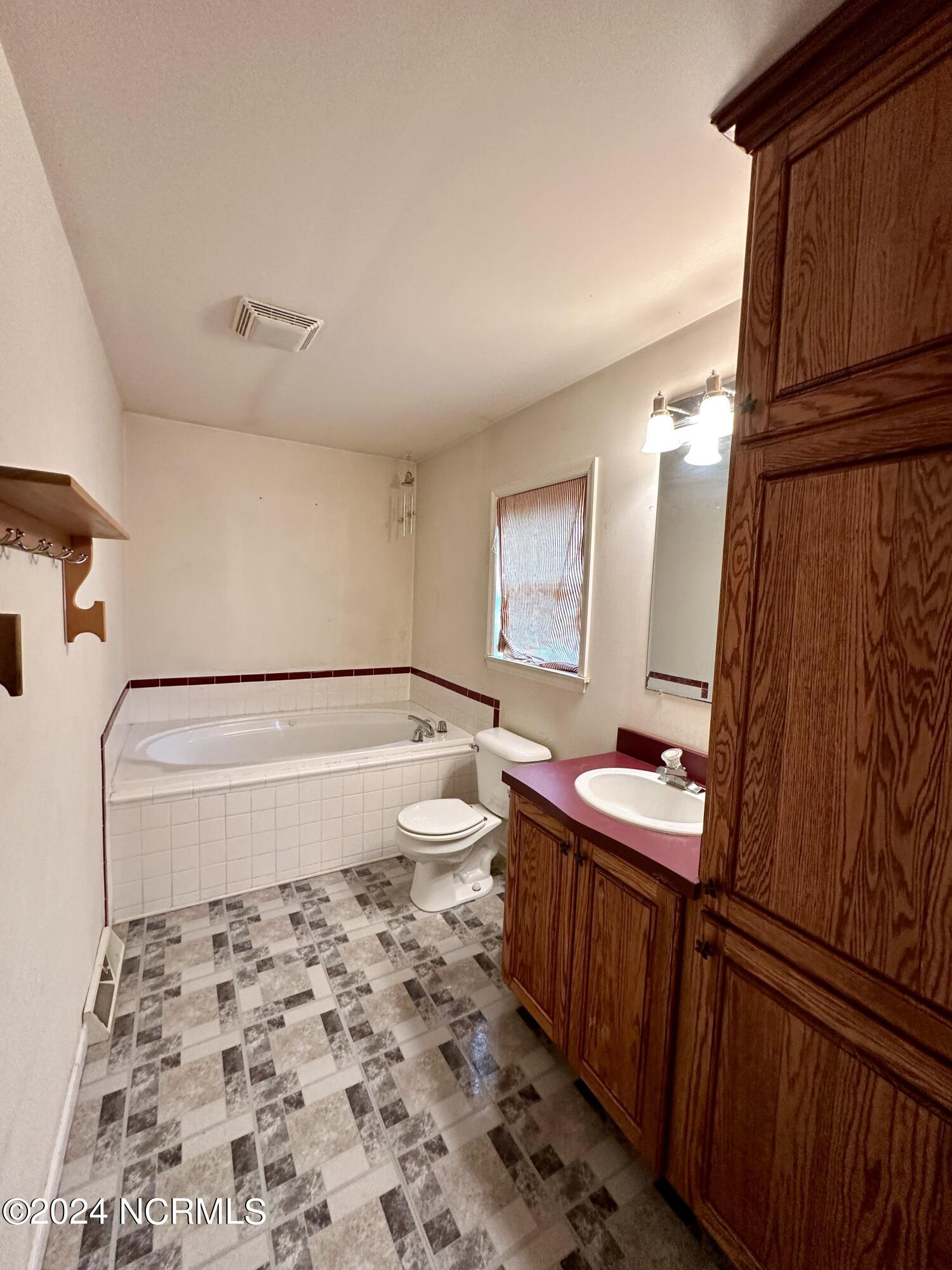514 Blair Shores Road Roper, NC 27970 - Photo 13 of 37 Owners suite bathroom