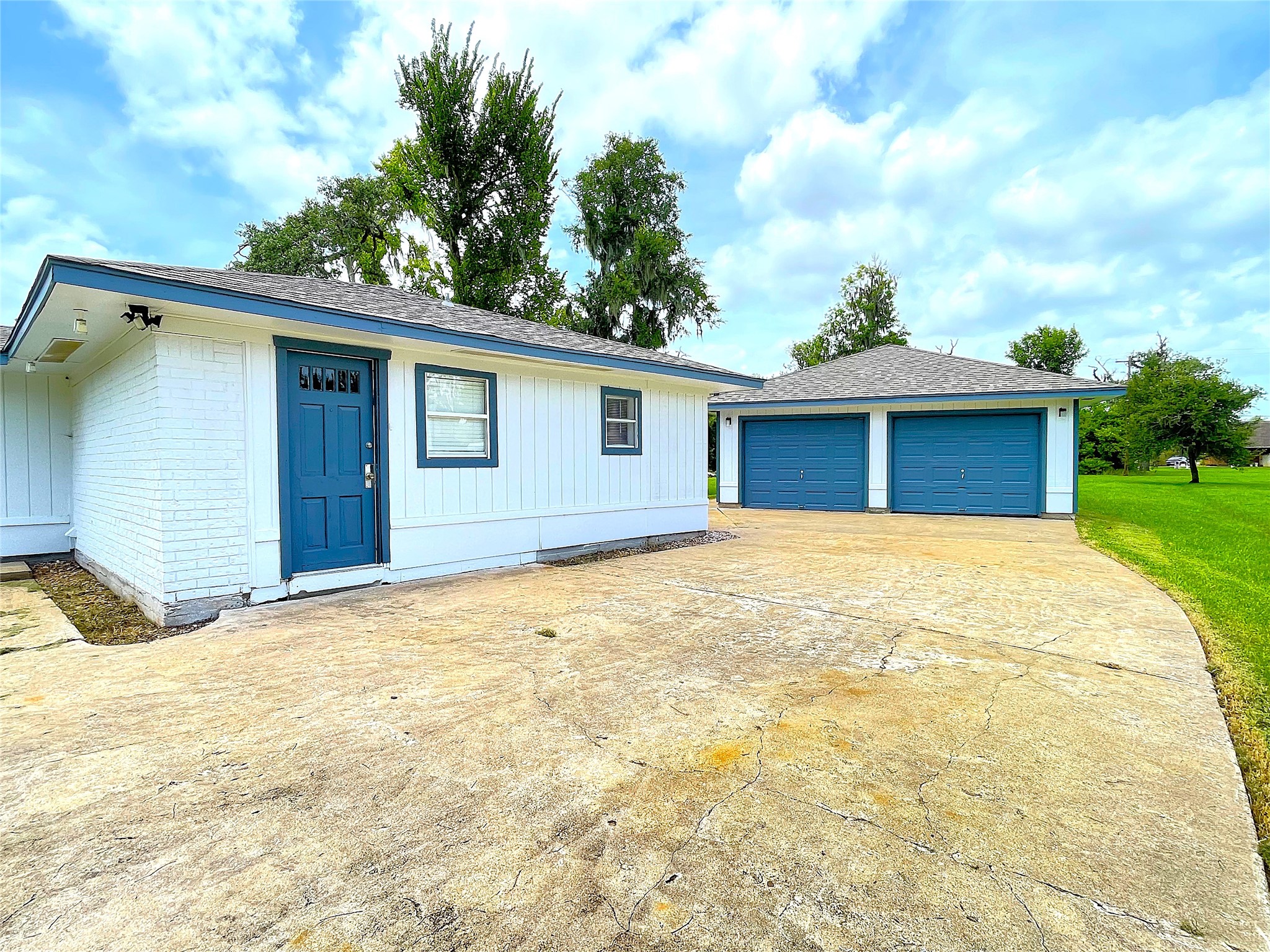 316 Rabbit Trail Lake Jackson, TX 77566 - Photo 4 of 21