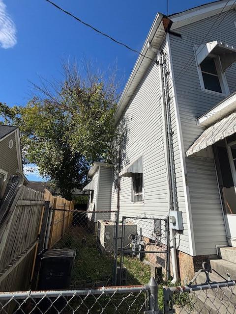 917 11th Street Augusta, GA 30901 - Photo 2 of 15 Left side