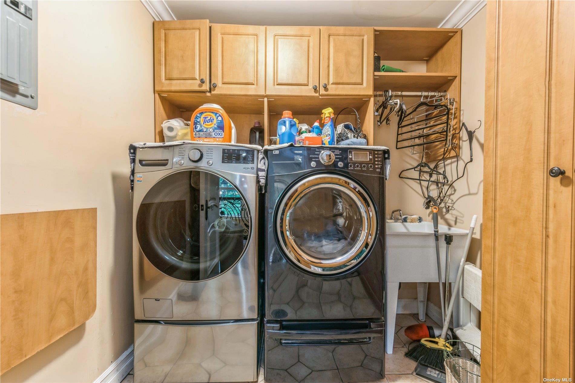 106 Willow Road Woodmere, NY 11598 - Photo 27 of 36 a utility room with dryer and washer