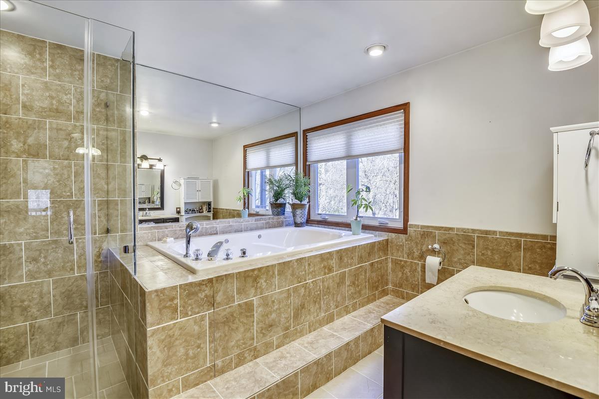 1439 Gilbert Road Arnold, MD 21012 - Photo 18 of 68 Amazing Whirlpool Tub