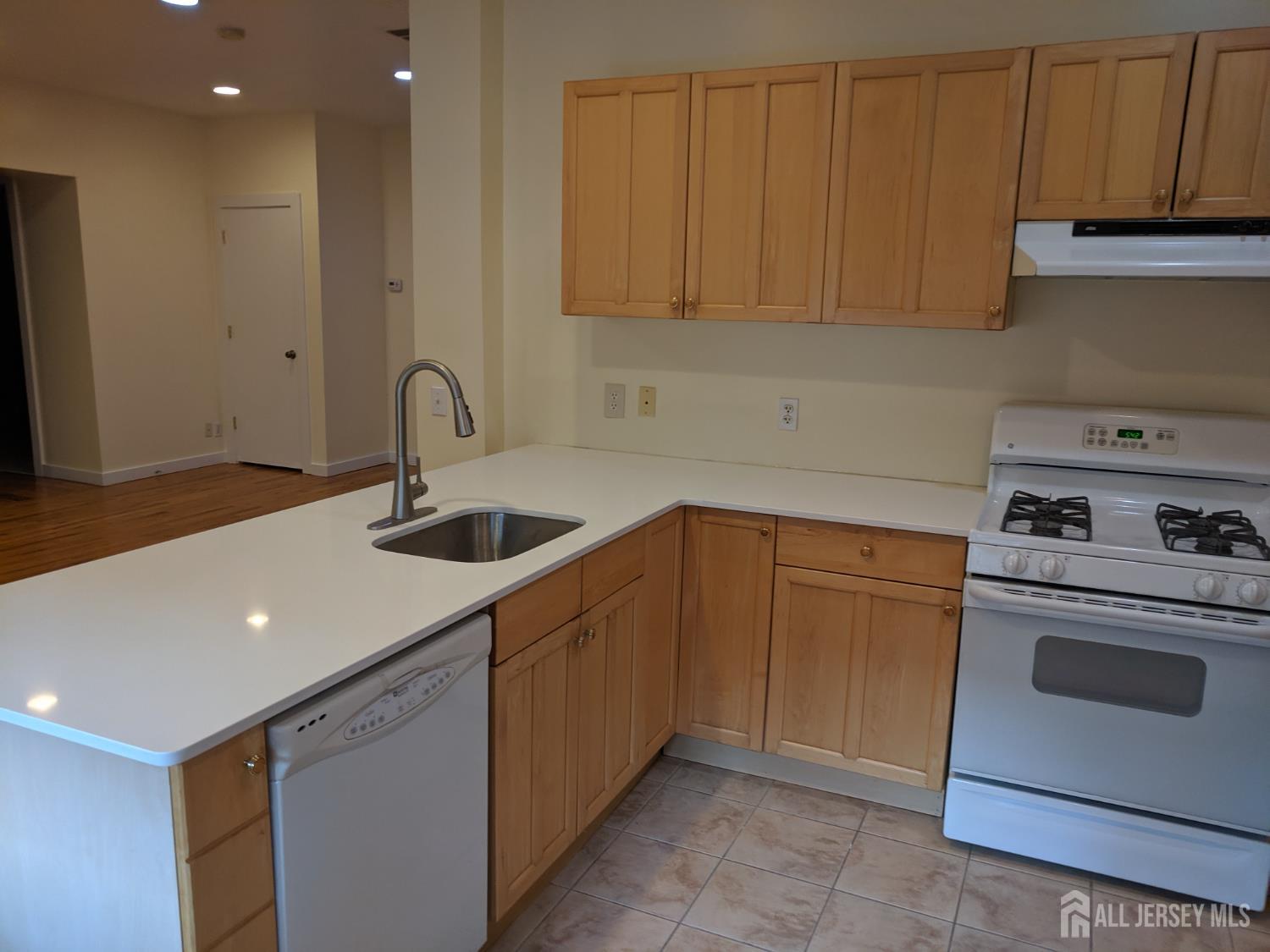 385 George Street, Unit 2B New Brunswick, NJ 08901 - Photo 31 of 32