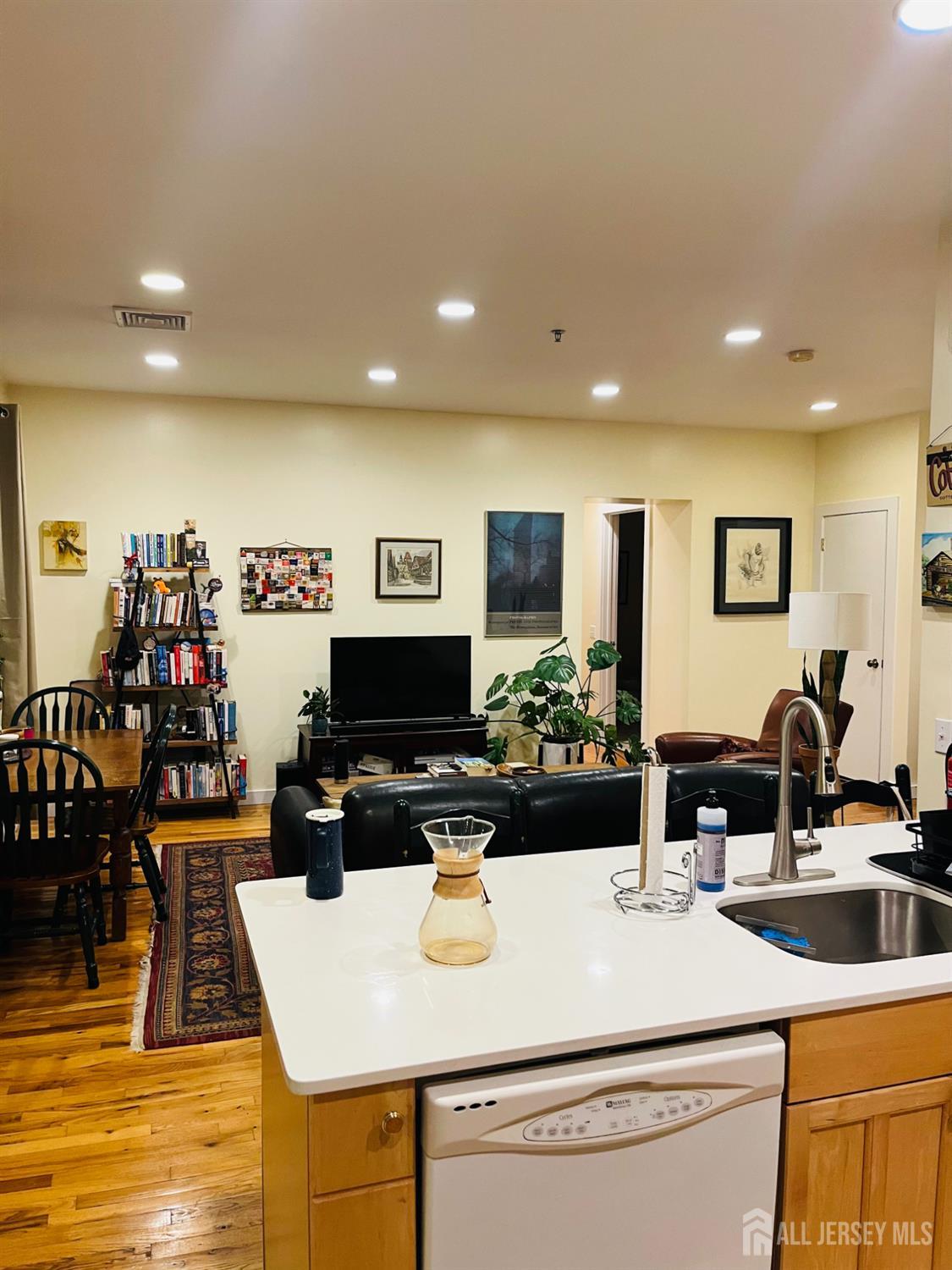 385 George Street, Unit 2B New Brunswick, NJ 08901 - Photo 8 of 32