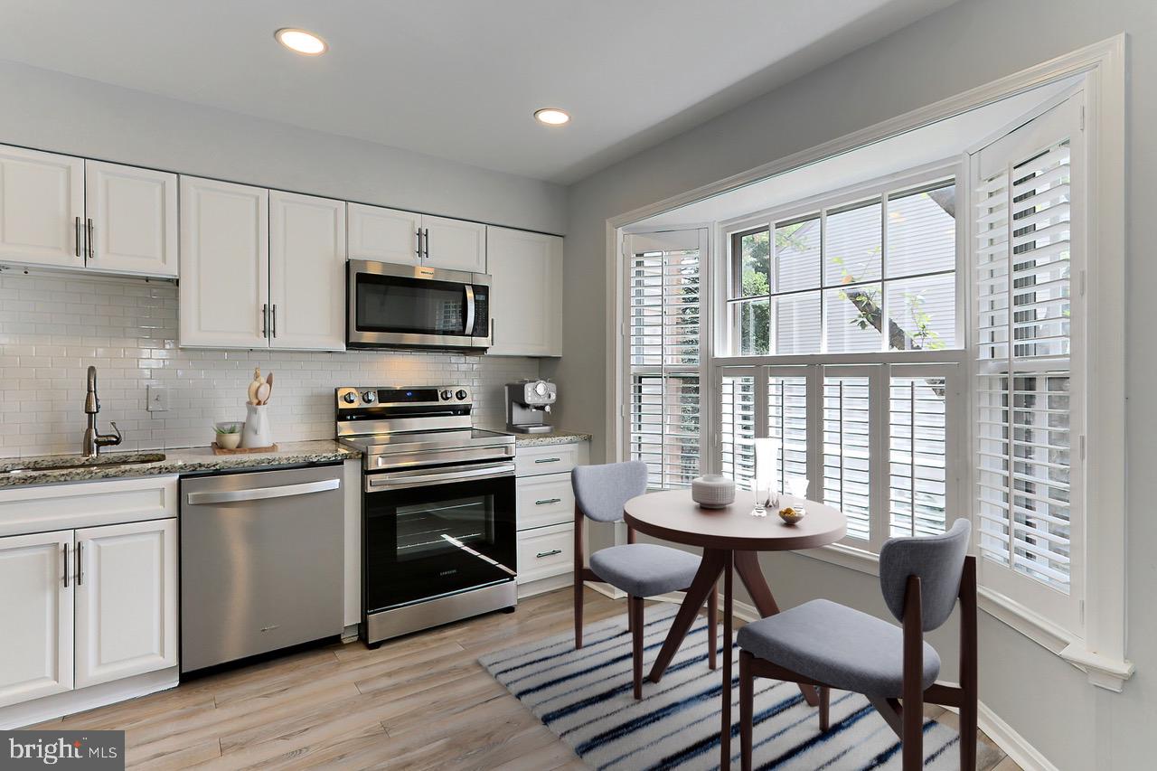 10270 Latney Road Fairfax, VA 22032 - Photo 4 of 52 Kitchen Virtually Staged