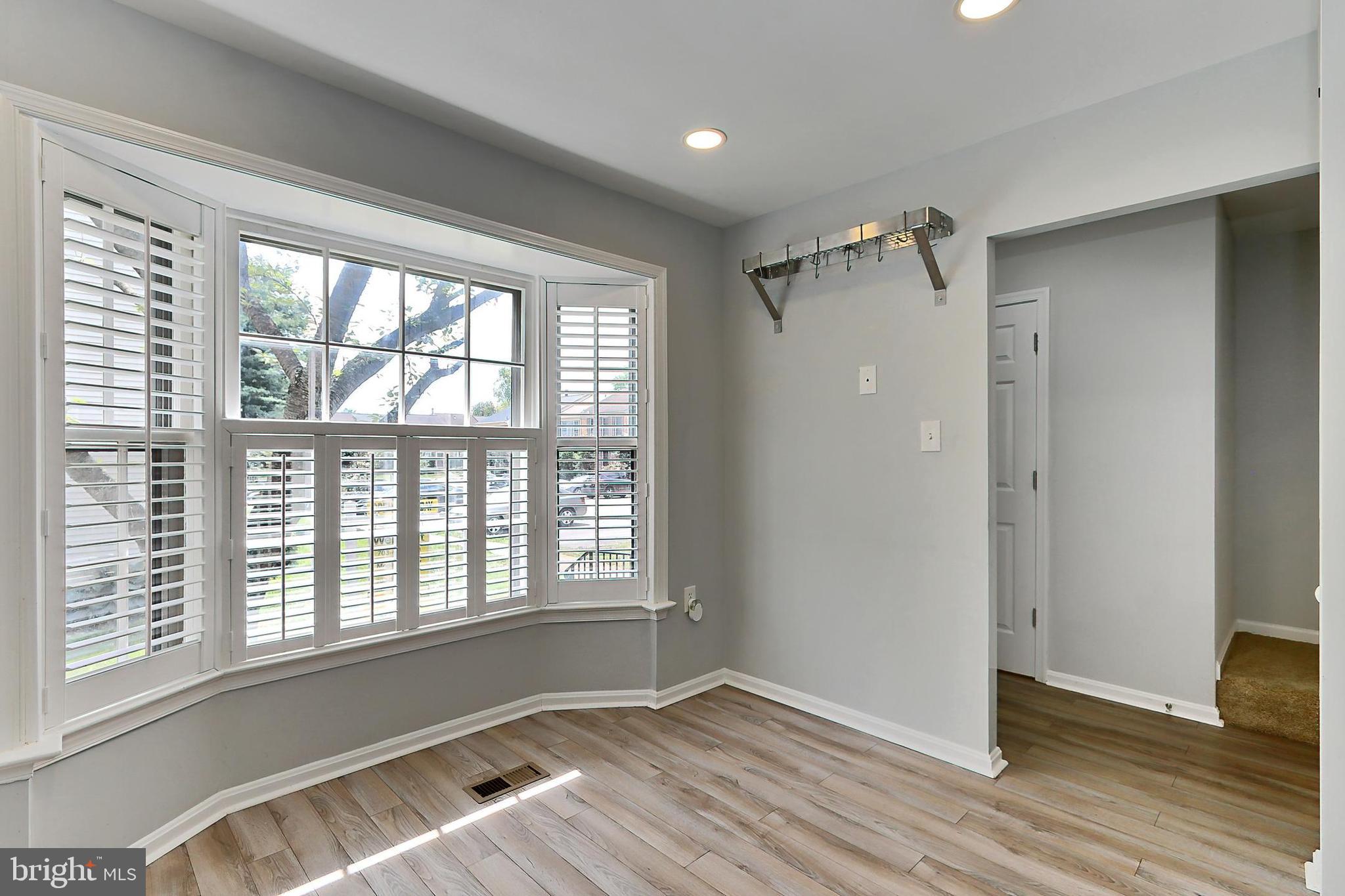 10270 Latney Road Fairfax, VA 22032 - Photo 8 of 52 Eating space w/bay window & plantation shutters