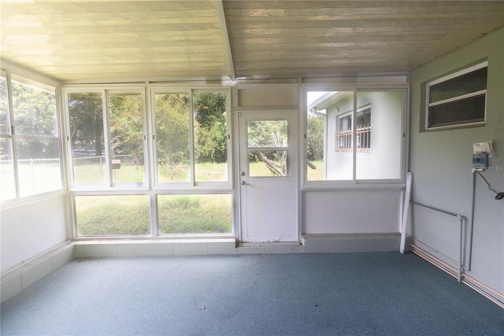 1010 Glen Ridge Drive Leesburg, FL 34748 - Photo 19 of 24 a view of an empty room with a window