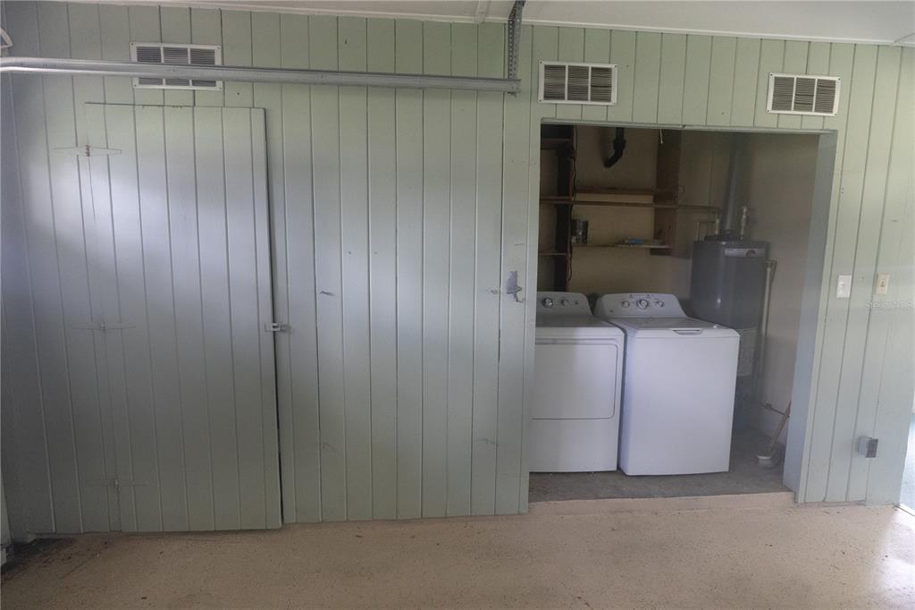1010 Glen Ridge Drive Leesburg, FL 34748 - Photo 20 of 24 a utility room with cabinets