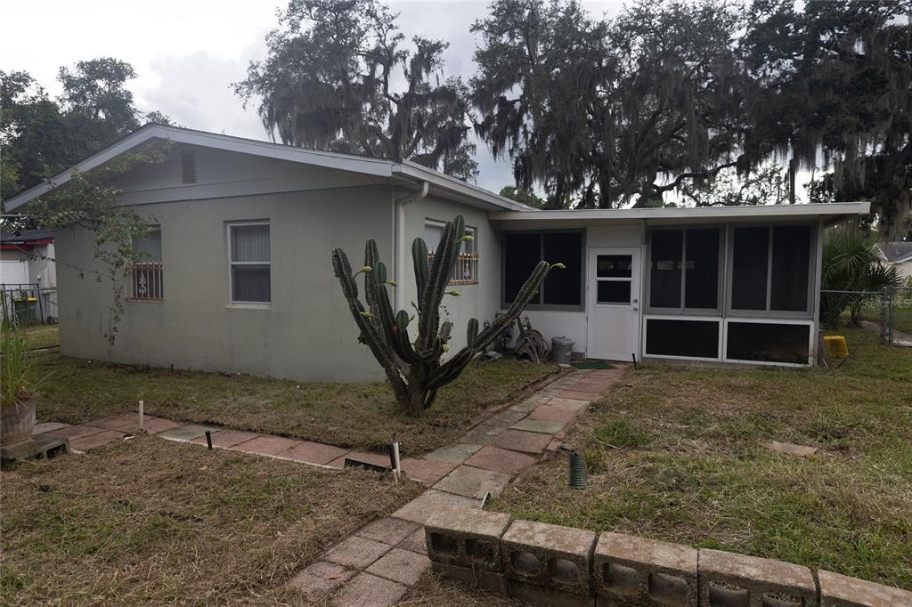 1010 Glen Ridge Drive Leesburg, FL 34748 - Photo 21 of 24 a house with trees in the background