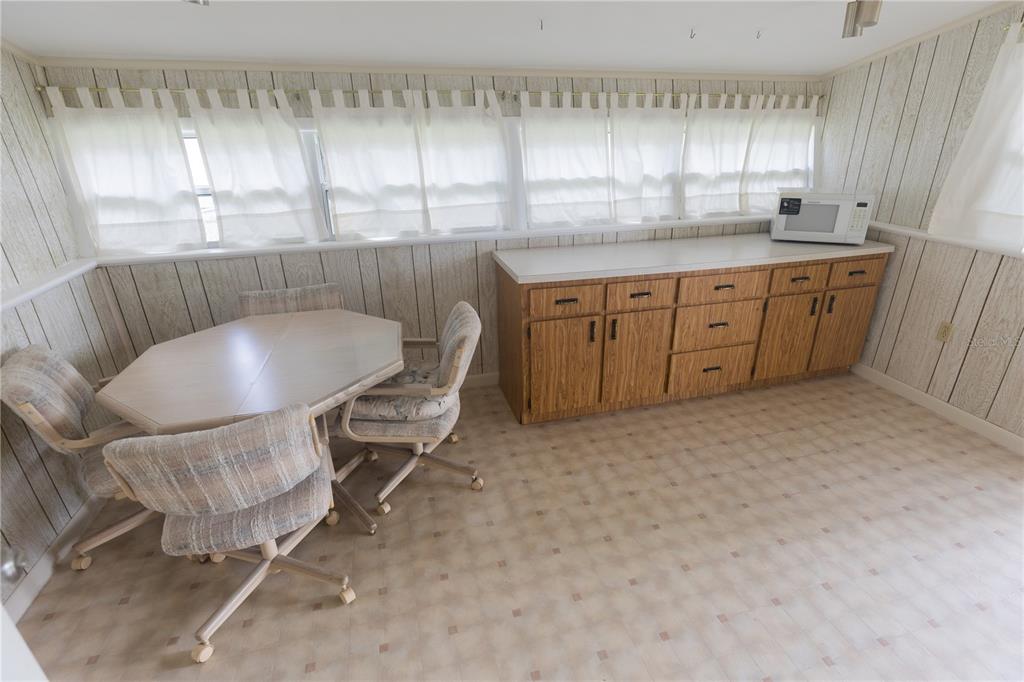 1010 Glen Ridge Drive Leesburg, FL 34748 - Photo 4 of 24 a kitchen with a sink cabinets and window