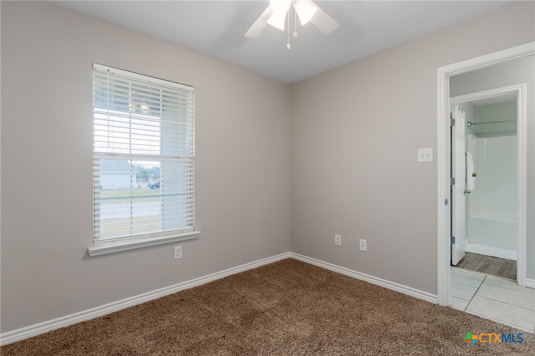 916 Freedom Drive Temple, TX 76502 - Photo 18 of 24 an empty room with a window