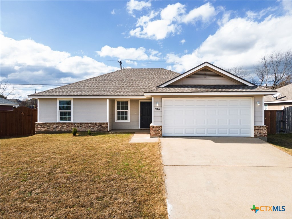916 Freedom Drive Temple, TX 76502 - Photo 3 of 24 a front view of a house with a yard