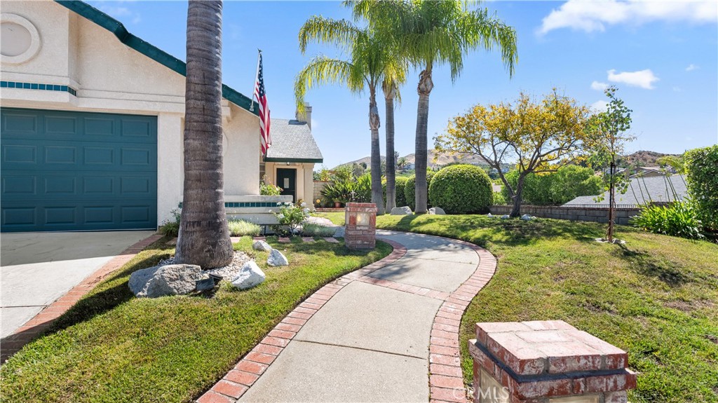 28924 Raintree Lane Saugus, CA 91390 - Photo 5 of 47