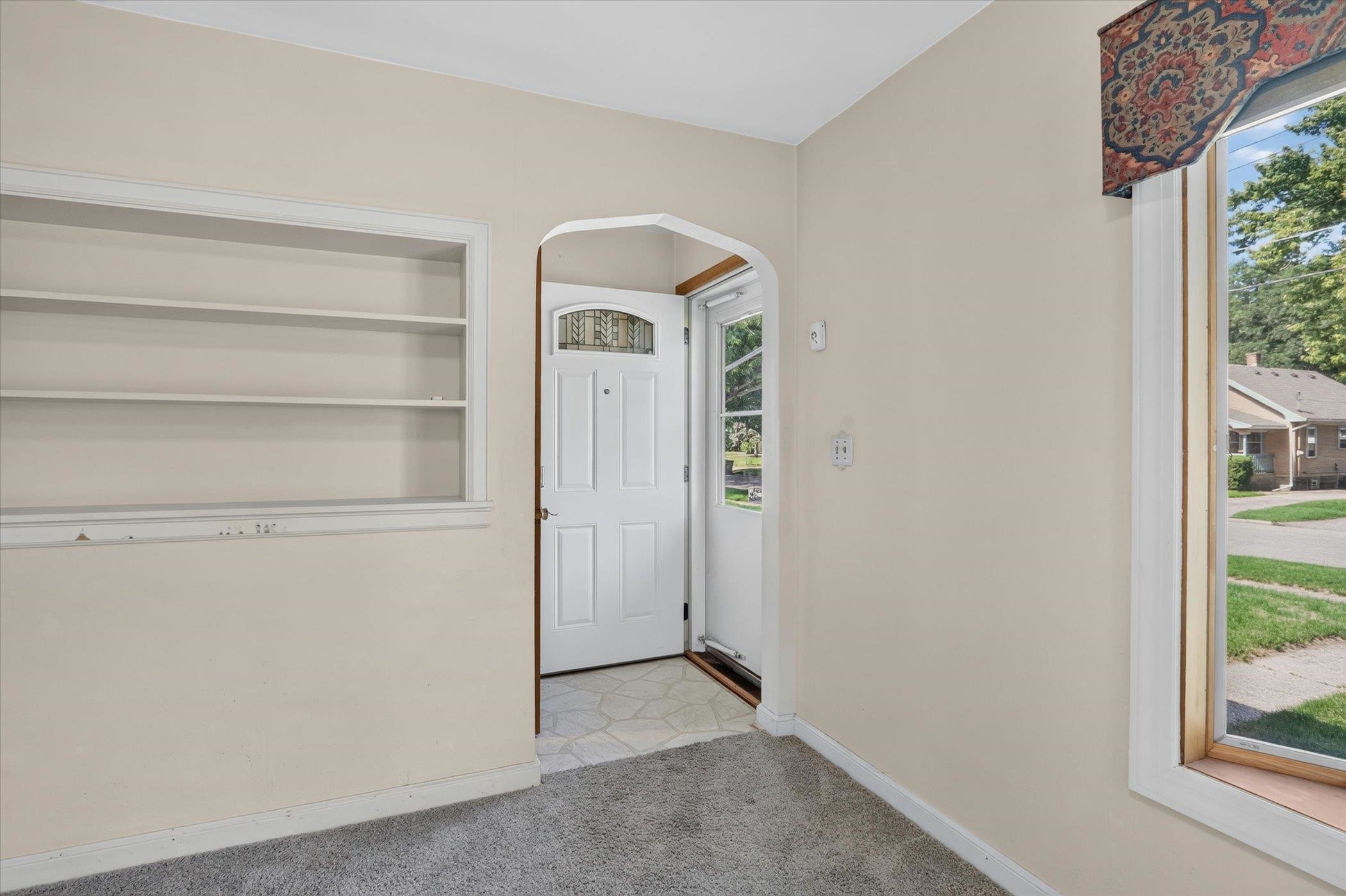 1129 Johnson Street Beloit, WI 53511 - Photo 6 of 35