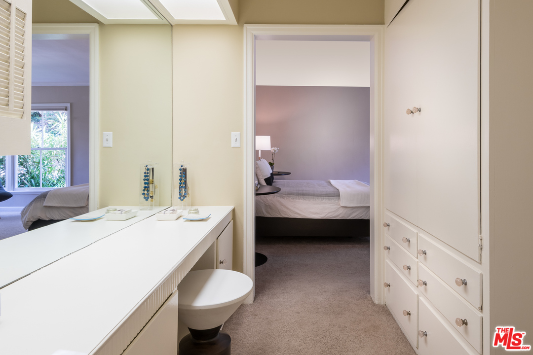 10886 Chalon Road Los Angeles, CA 90077 - Photo 17 of 33 a en suite bathroom with a sink double vanity and a toilet