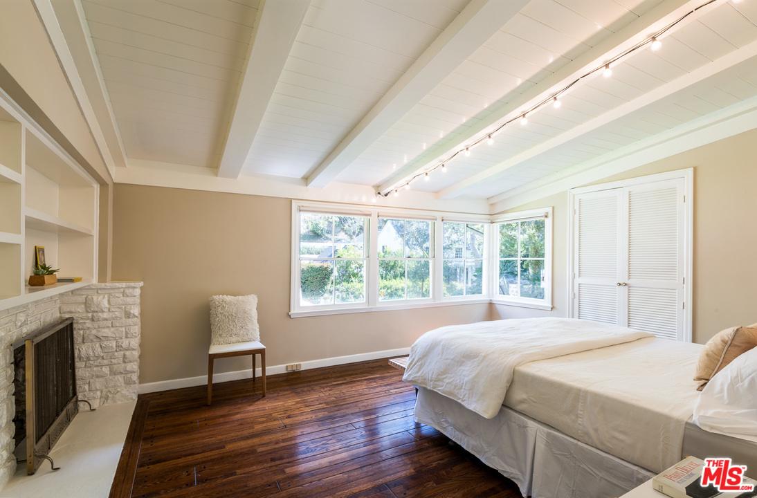 10886 Chalon Road Los Angeles, CA 90077 - Photo 20 of 33 a bedroom with a bed and a chair