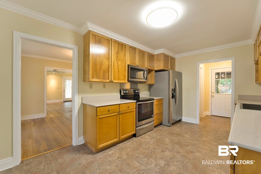 724 Cottage Hill Avenue Mobile, AL 36693 - Photo 7 of 22