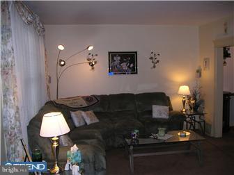 403 Sunset Road West Reading, PA 19611 - Photo 3 of 8 Living Room