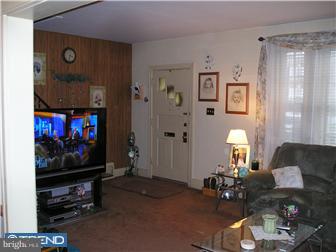 403 Sunset Road West Reading, PA 19611 - Photo 5 of 8 Living Room