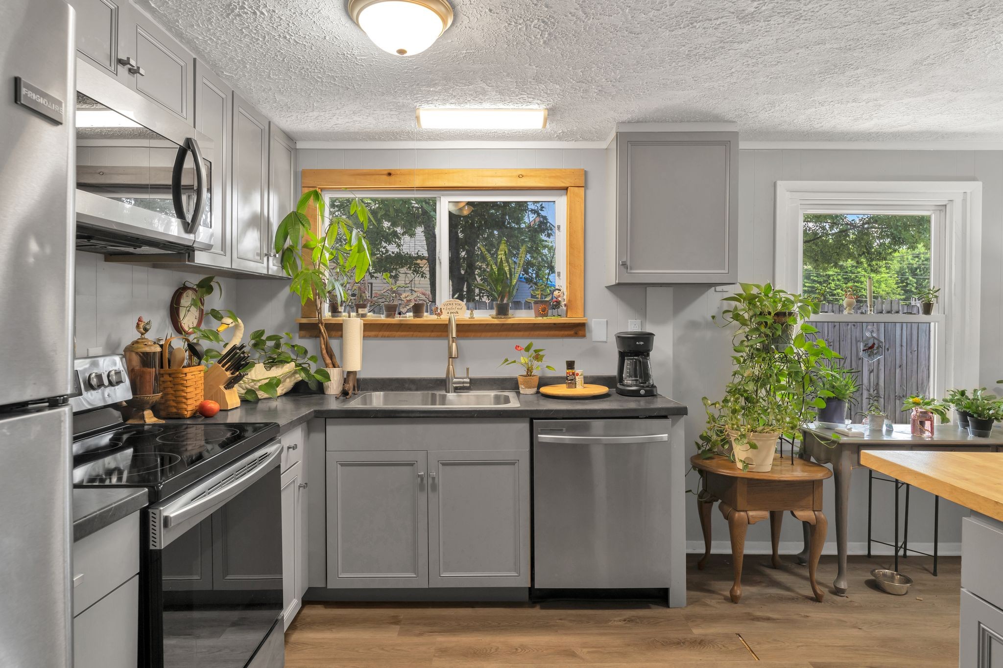 514 East 8th Avenue Springfield, TN 37172 - Photo 15 of 29 a kitchen with stainless steel appliances granite countertop a stove a sink and a microwave