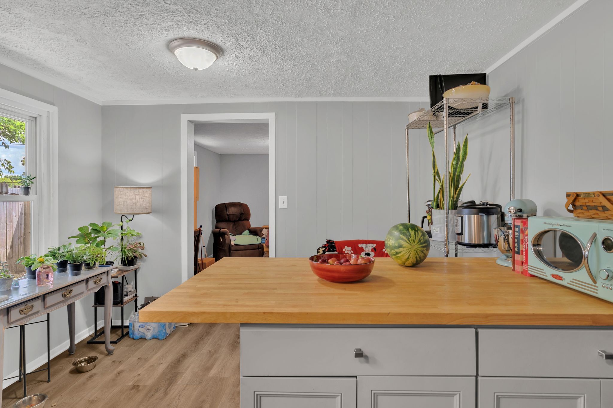 514 East 8th Avenue Springfield, TN 37172 - Photo 17 of 29 a kitchen with a table and chairs