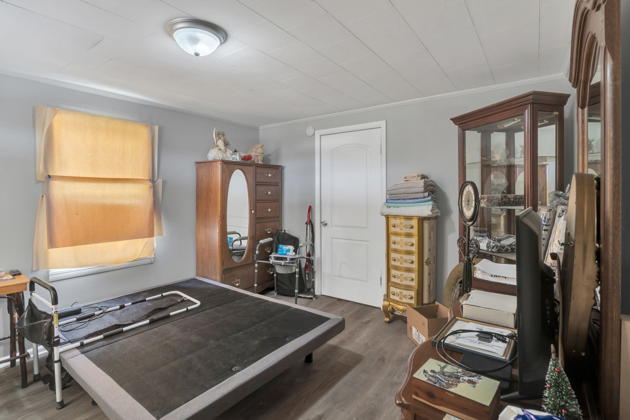 514 East 8th Avenue Springfield, TN 37172 - Photo 9 of 29 a view of a room with gym equipment