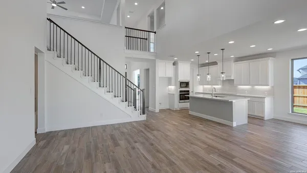 $499,900 | 326 White Oak, Castroville, TX 78009