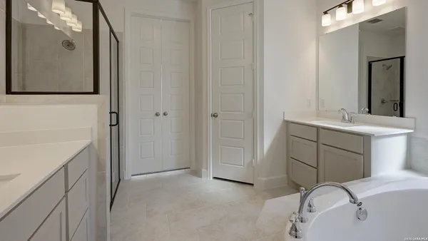 $499,900 | 326 White Oak, Castroville, TX 78009