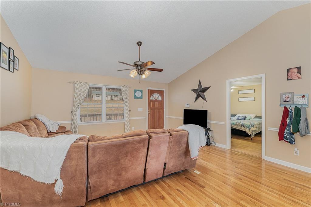 930 Country Place Road Asheboro, NC 27203 - Photo 9 of 28 Gallery Image 9