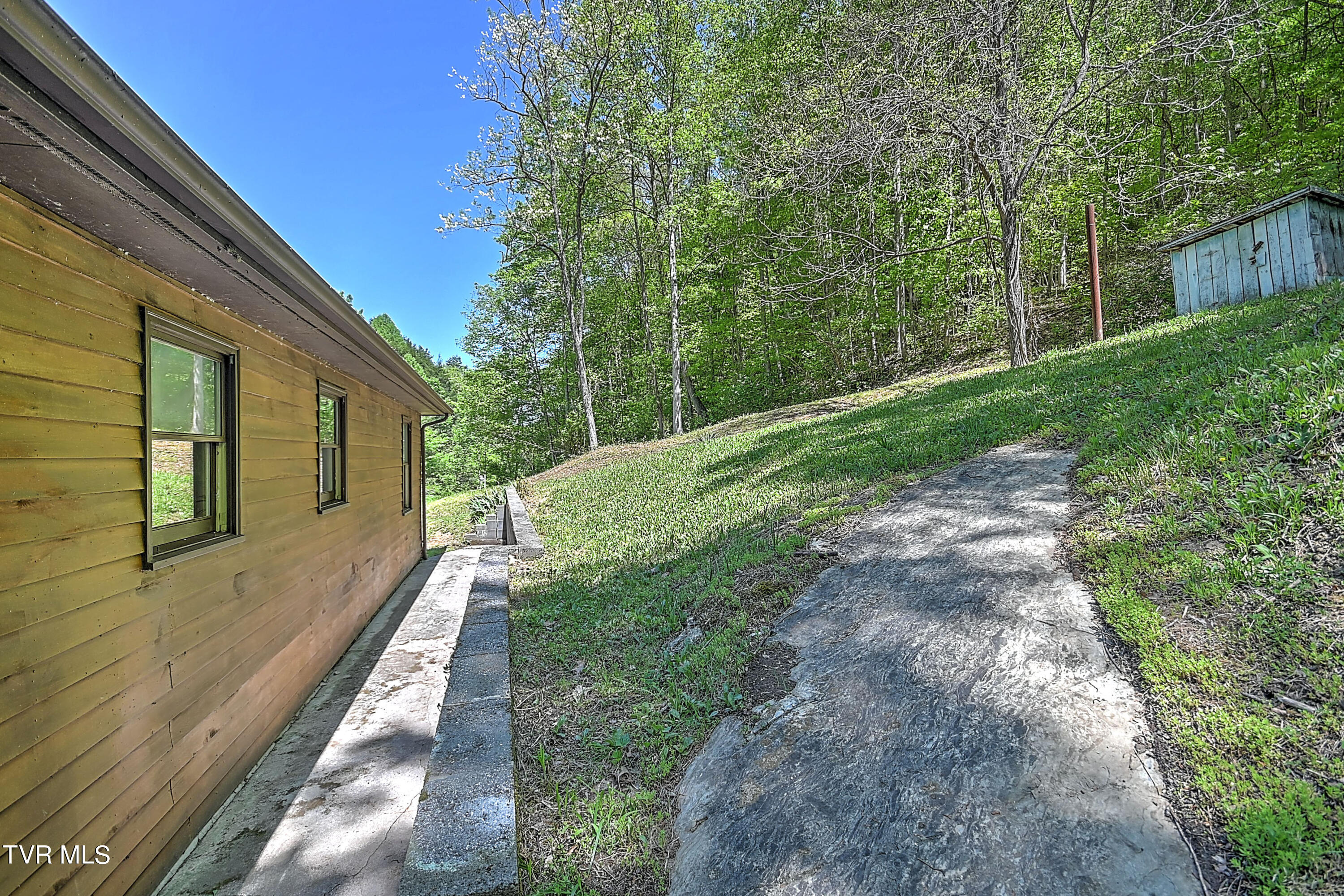 3753 Cove Creek Road Bristol, VA 24202 - Photo 40 of 70 Cove Creek Gdawg-36