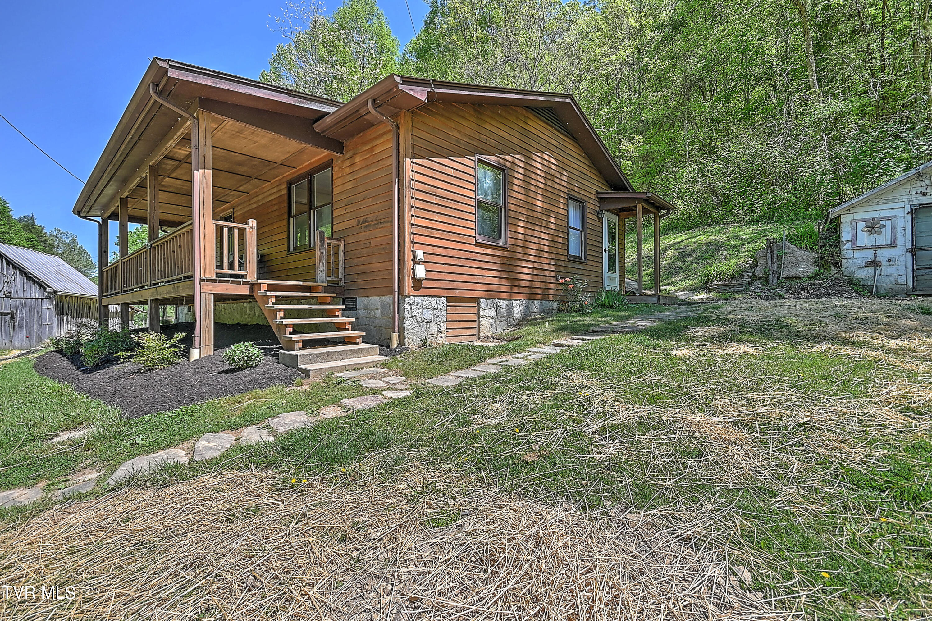 3753 Cove Creek Road Bristol, VA 24202 - Photo 10 of 70 Cove Creek Gdawg-40