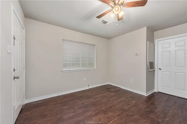 $895 | 305 Ehlinger Drive, Unit C, Bryan, TX 77801