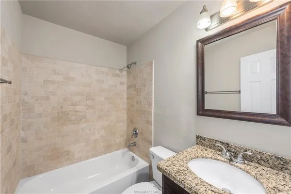 $895 | 305 Ehlinger Drive, Unit C, Bryan, TX 77801