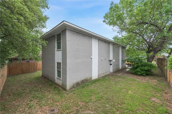 $895 | 305 Ehlinger Drive, Unit C, Bryan, TX 77801