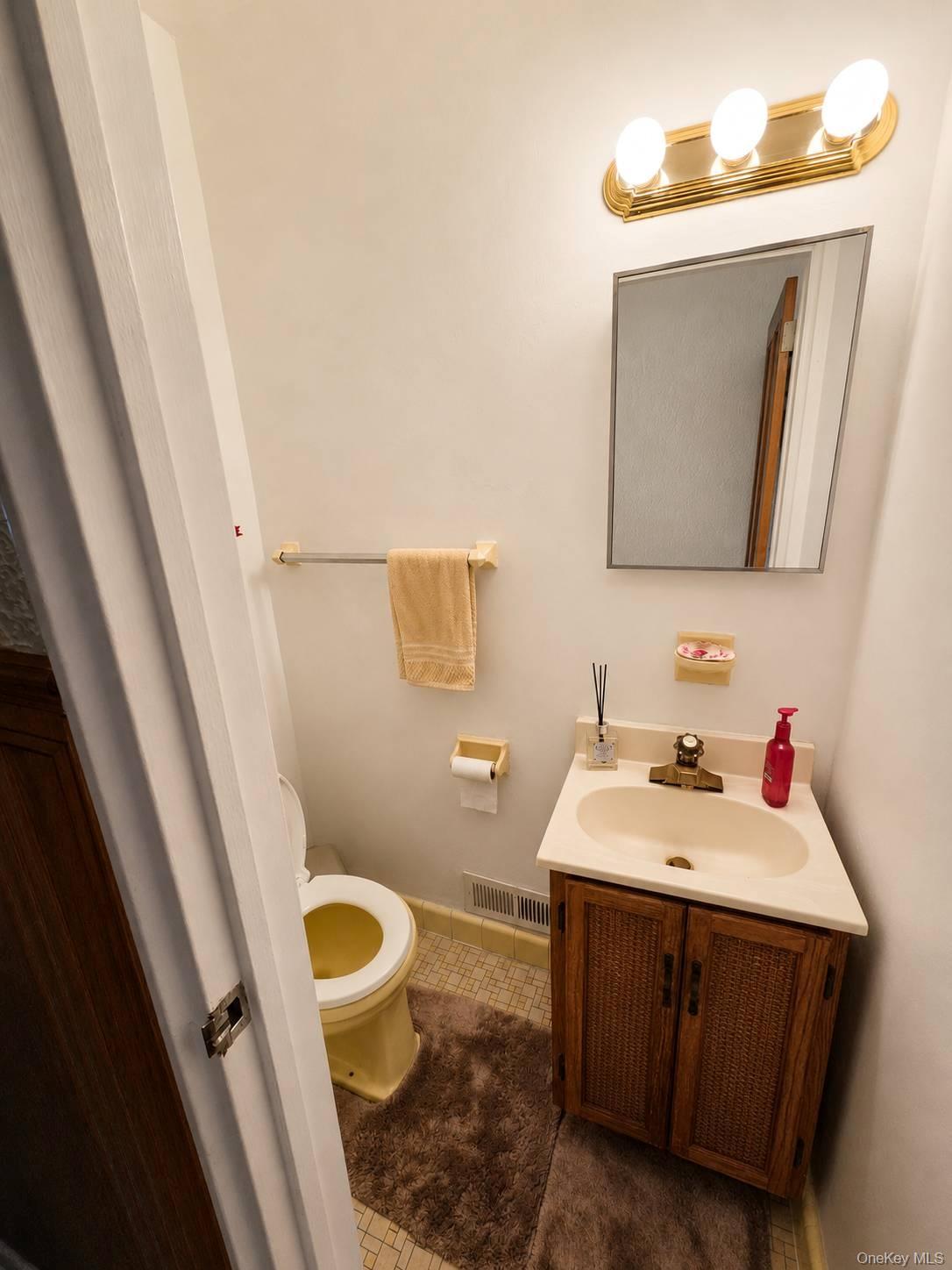 552 Manor Ridge Road Pelham, NY 10803 - Photo 15 of 16