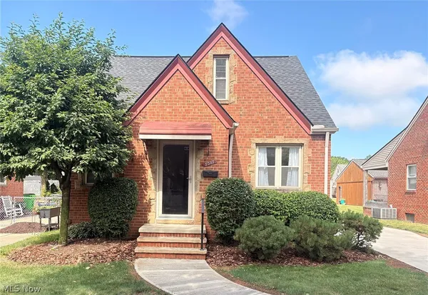 $275,000 | 5082 West 5th Street, Brooklyn Heights, OH 44131