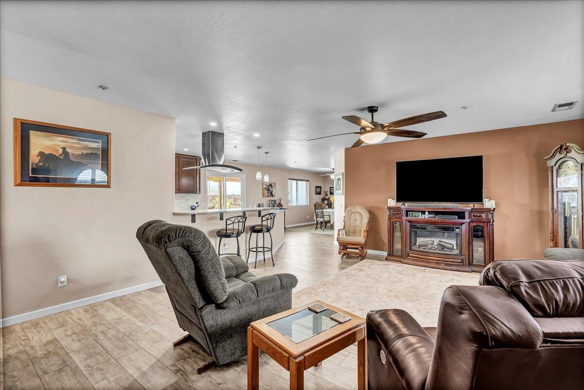 2166 Morris Court Exeter, CA 93221 - Photo 5 of 39 07-07