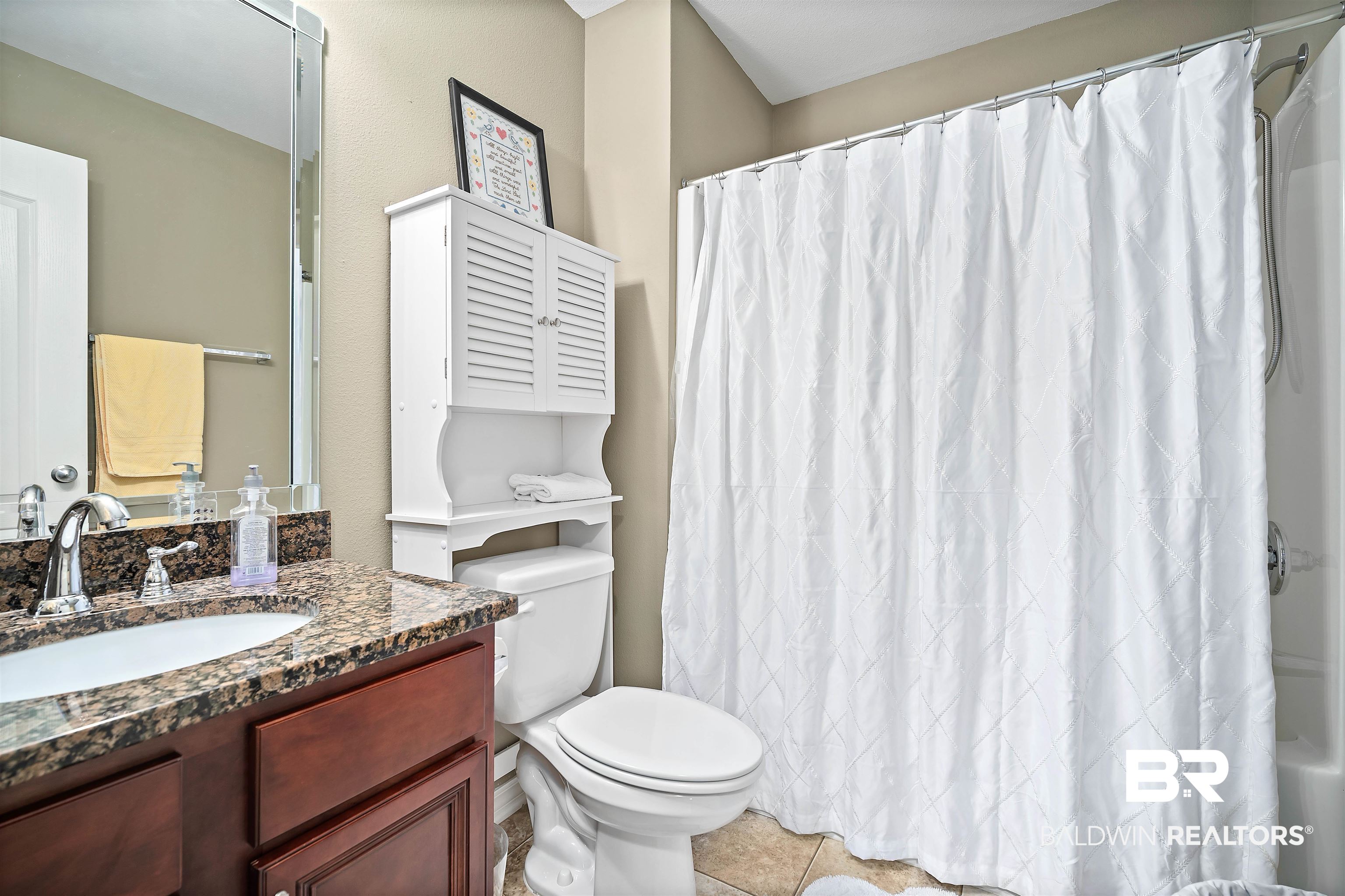 15405 Hearthstone Drive Foley, AL 36535 - Photo 24 of 31 Bathroom