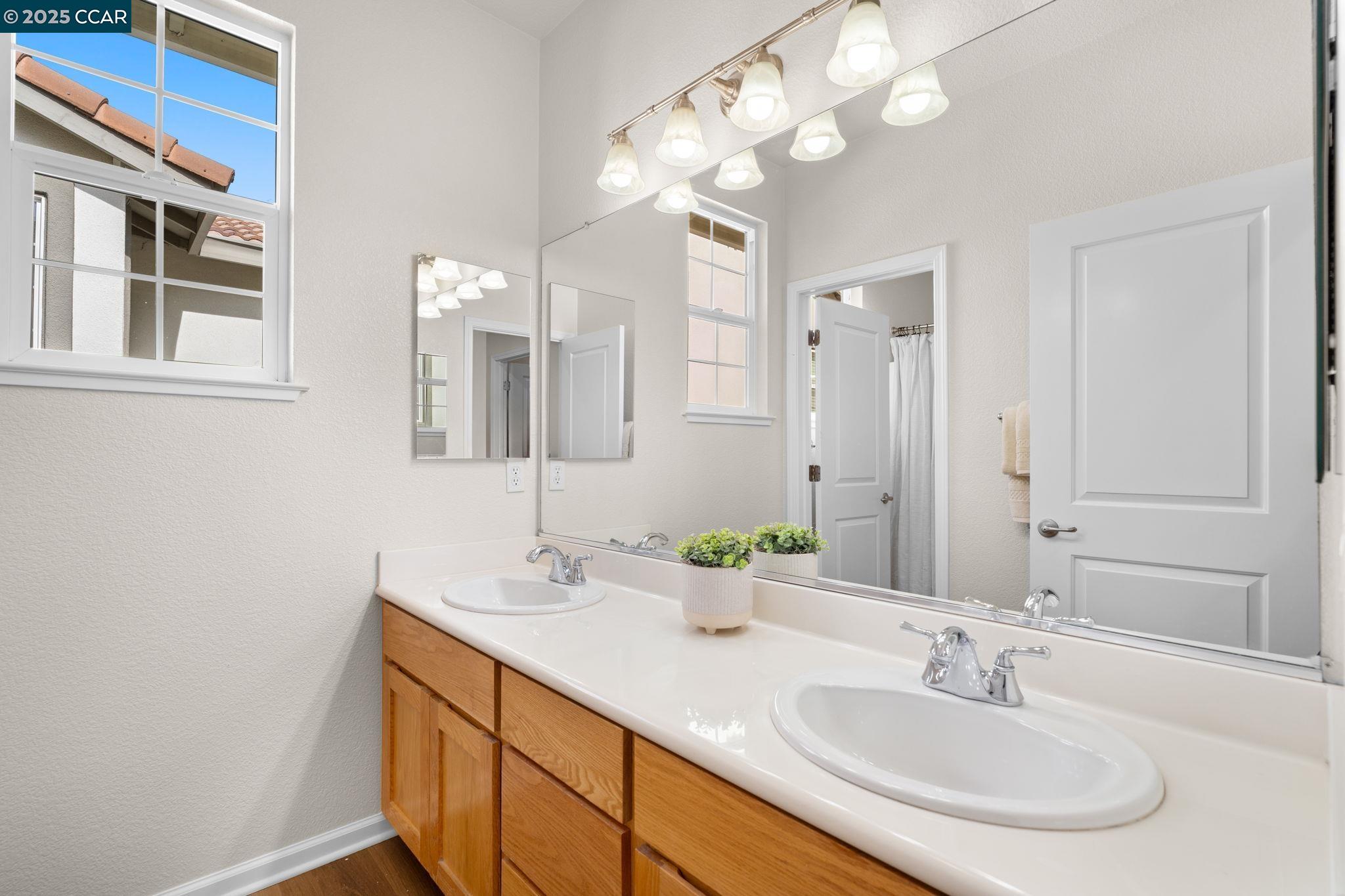 2805 Euclid Avenue Concord, CA 94519 - Photo 22 of 46 a bathroom with a sink and a mirror
