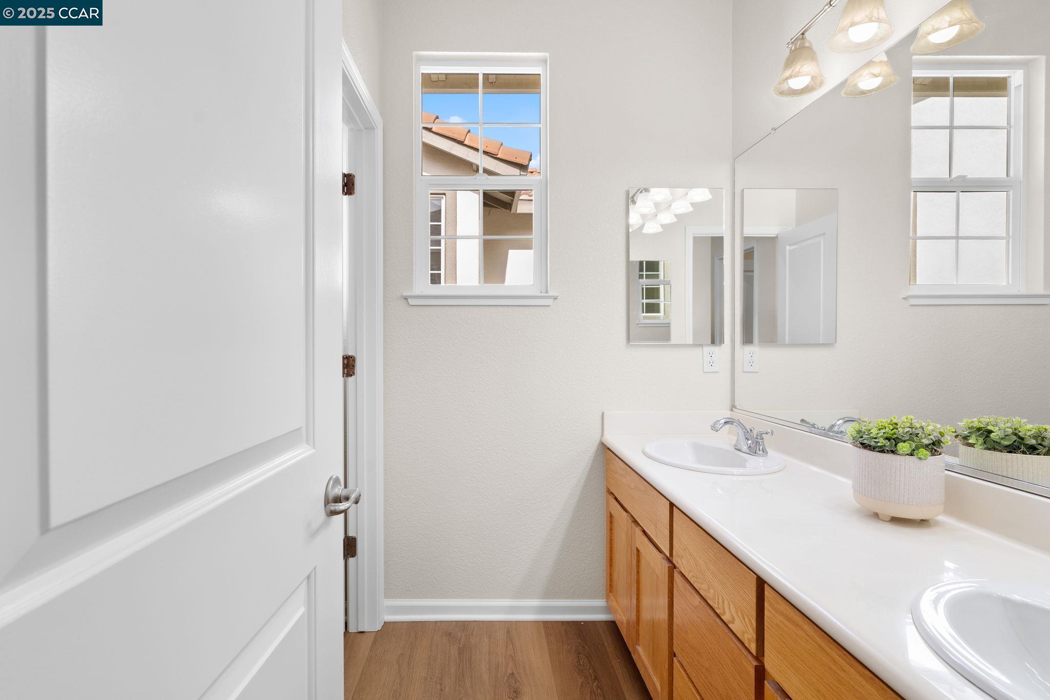 2805 Euclid Avenue Concord, CA 94519 - Photo 23 of 46 a bathroom with a sink and a mirror