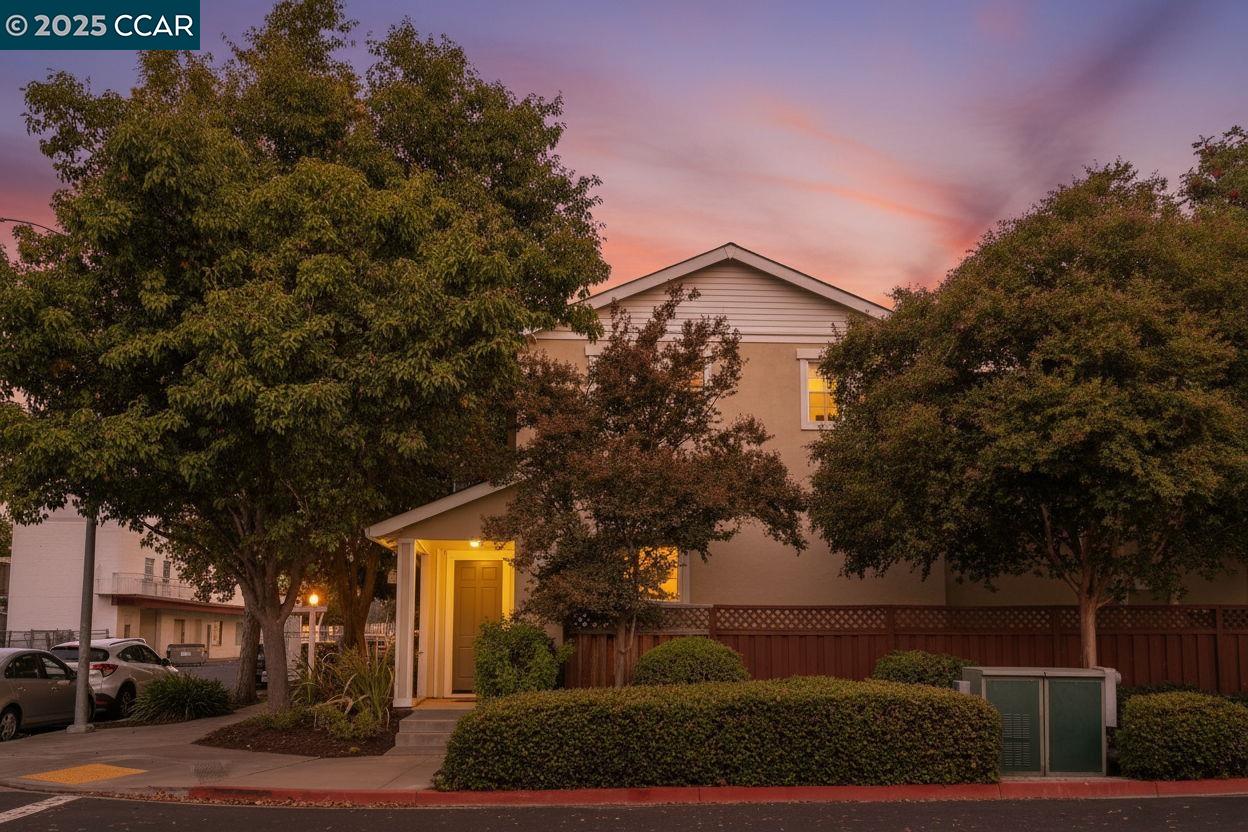 2805 Euclid Avenue Concord, CA 94519 - Photo 46 of 46 a front view of a house with a yard