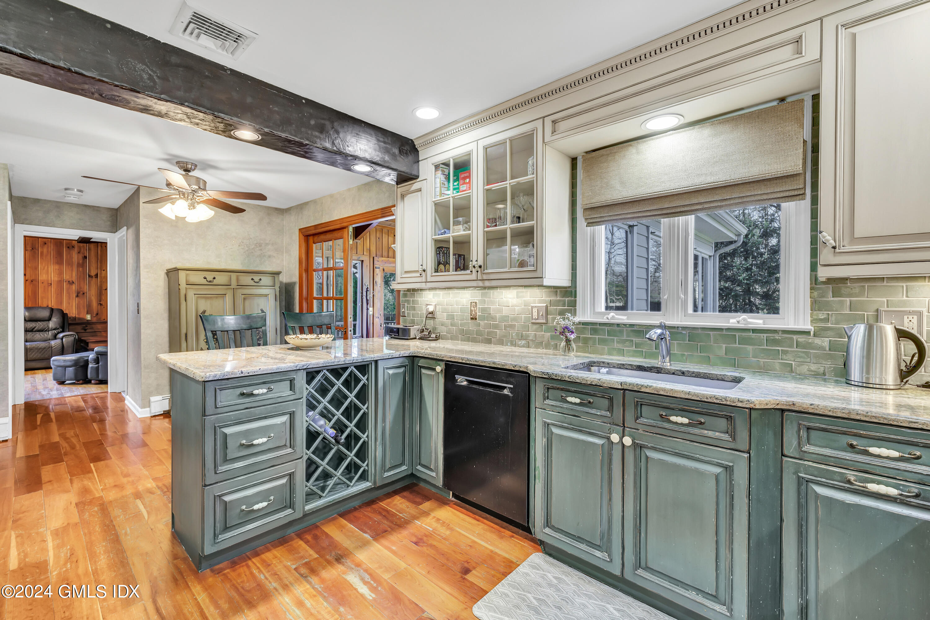70 Glen Ridge Road Greenwich, CT 06831 - Photo 8 of 38 17