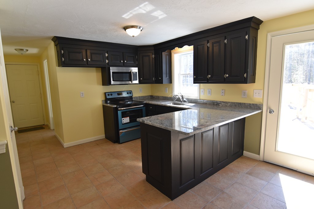 109 Stowell Road Ashburnham, MA 01430 - Photo 4 of 30
