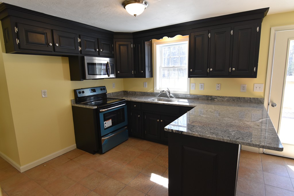 109 Stowell Road Ashburnham, MA 01430 - Photo 5 of 30