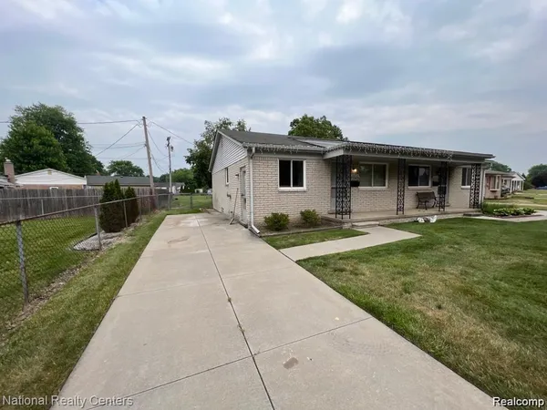 $1,195 | 30824 Greater Mack Avenue, St. Clair Shores, MI 48082