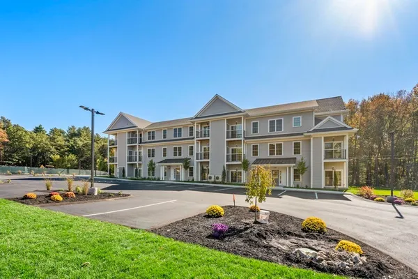 $3,275 | 242 Main Street, Unit 206, Millis, MA 02054