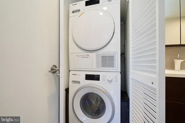 a view of a bedroom with washer and dryer